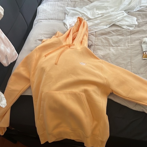 Nike suit - Picture 5 of 6